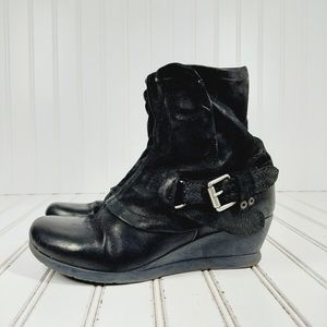 Miz Mooz Margie Black Buckle Moto Bootines 38 (7-7.5)